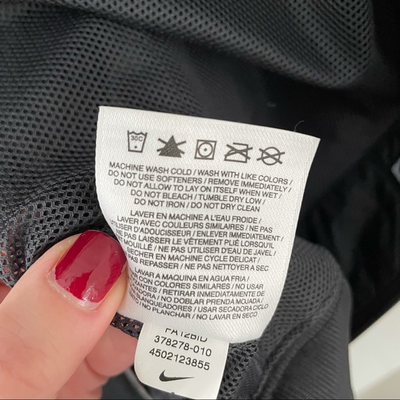 Nike Women’s Water Repellent Jacket - Picture 6 of 8